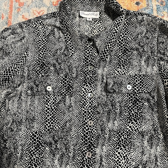 Vintage silky snakeskin print shirtdress long sleeved mother of pearl buttons - Picture 6 of 10